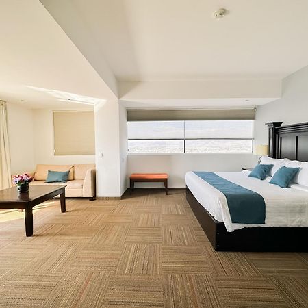 Hotel Stadium Leon Ngoại thất bức ảnh Suite at the hotel