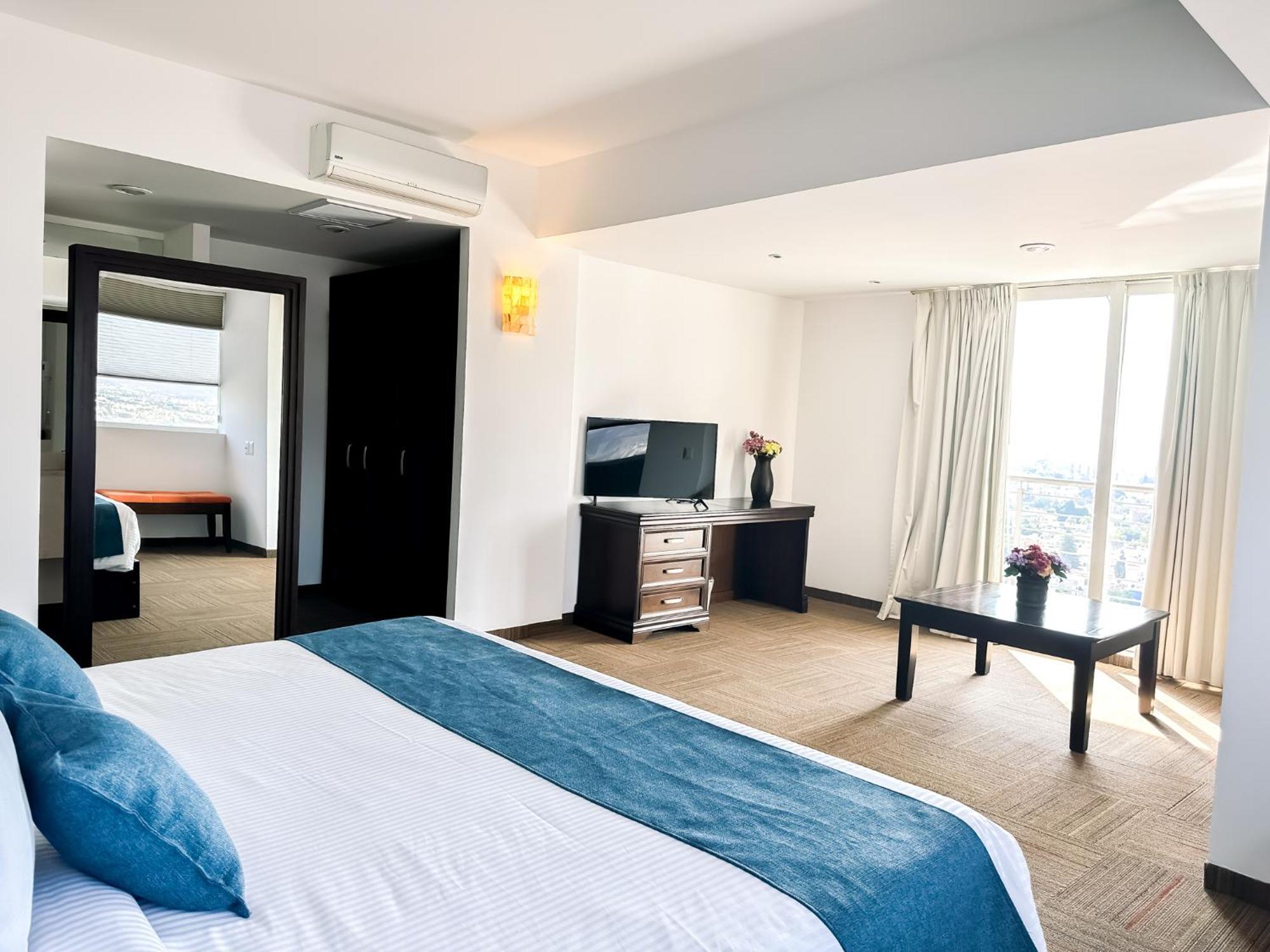 Hotel Stadium Leon Ngoại thất bức ảnh Suite